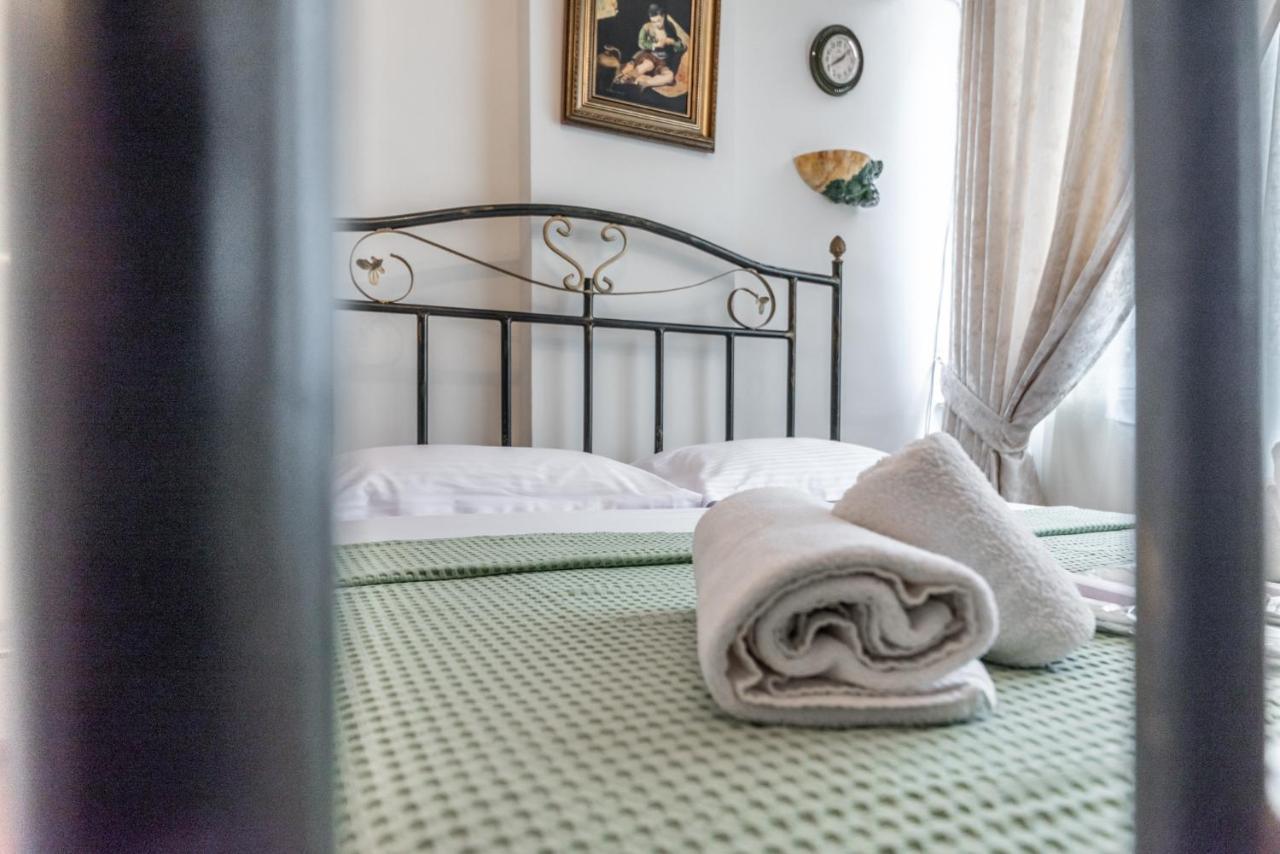 Vintage And Warm 2Br Apartament In Tirana Exterior photo
