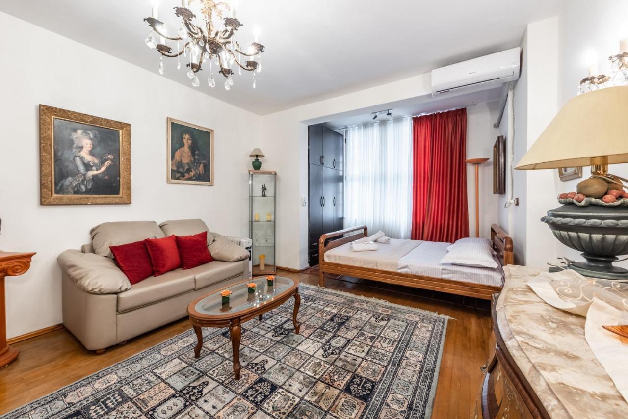 Vintage And Warm 2Br Apartament In Tirana Exterior photo